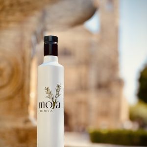 Botella de aceite con el fondo "El Salvador" de Úbeda.